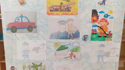 Выставка рисунков в мини-центре 